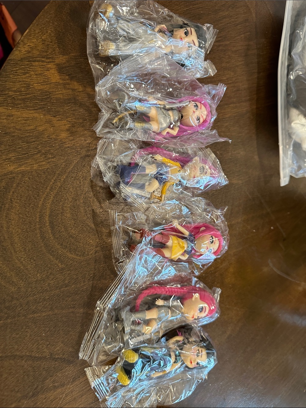 KPOP Girls Mini Figure Pack - Pink and Blue Dolls
